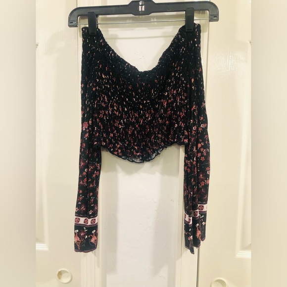 Gipsy Style Cropped Long Bell Sleeve Top. 🌺🌸 Floral Print. - Picture 2 of 5